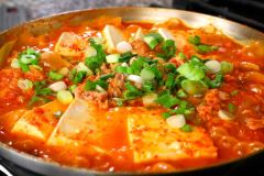 Điểm danh các món ăn đẫm sốt cay đỏ rực nổi tiếng nhất của người Hàn